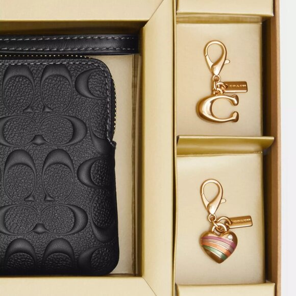 NWT Black Coach Boxed Corner Zip Wristlet In Signature Leather w/ 2 Charms - Picture 2 of 7